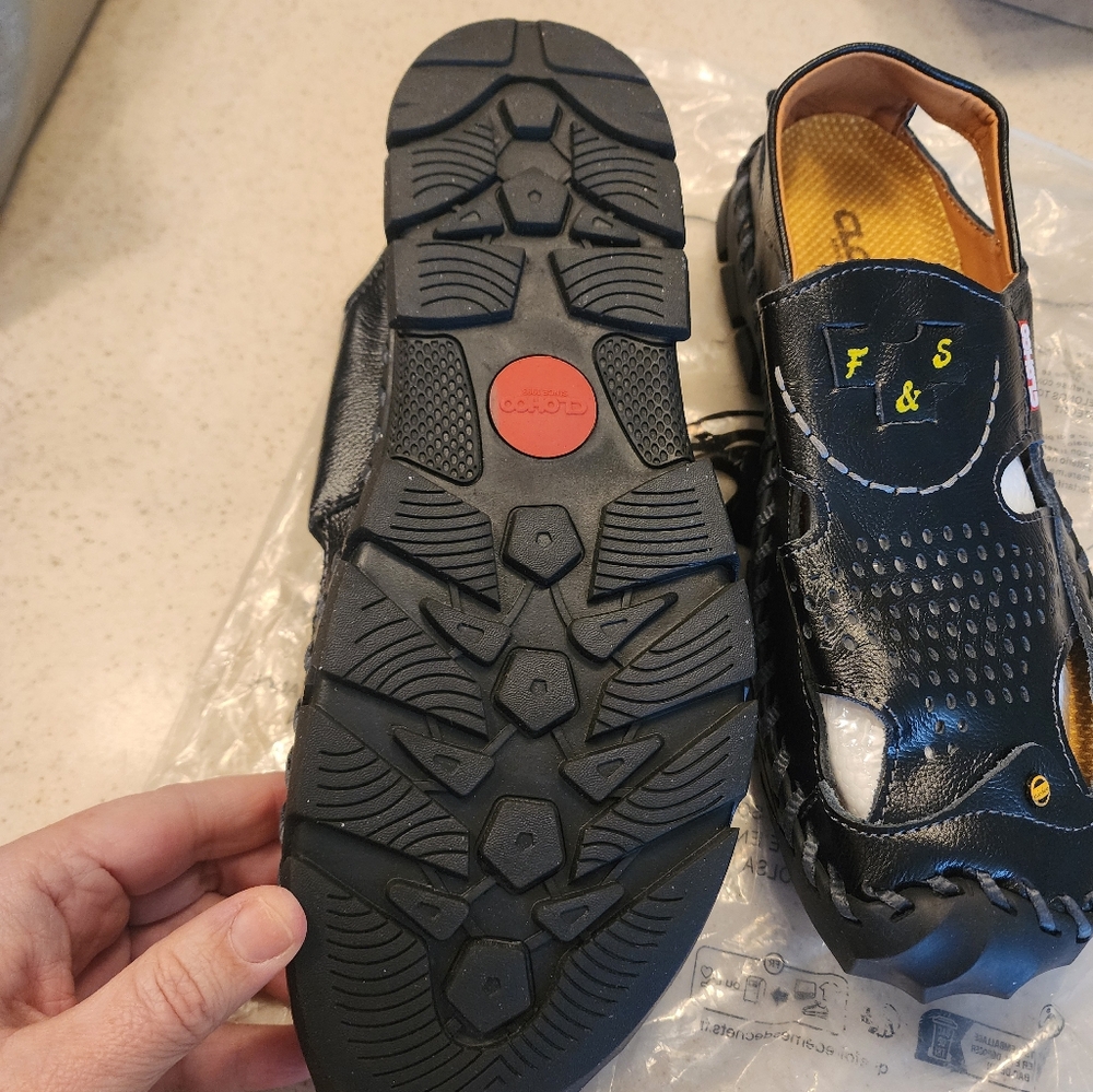 SH1 -Clohoo Men's Sandals Are Comfortable, Durable and Hand-stitched - Picture 2 of 8
